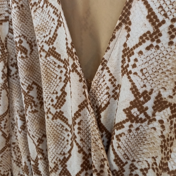 Michael Kors Snake Print Georgette Wrap Style Dress Size Medium - Picture 4 of 6